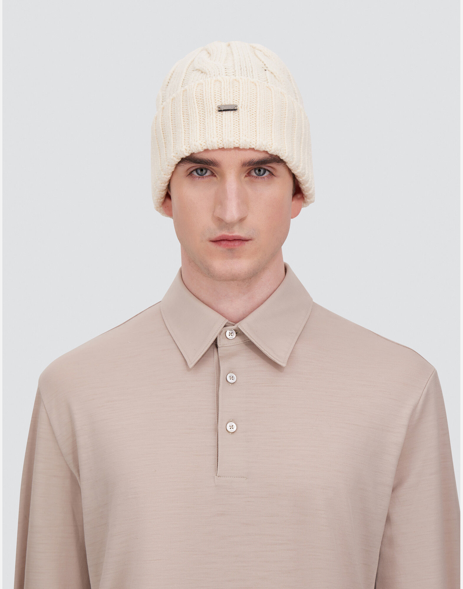 BEANIE AUS WOLLE MIT ZOPFMUSTER