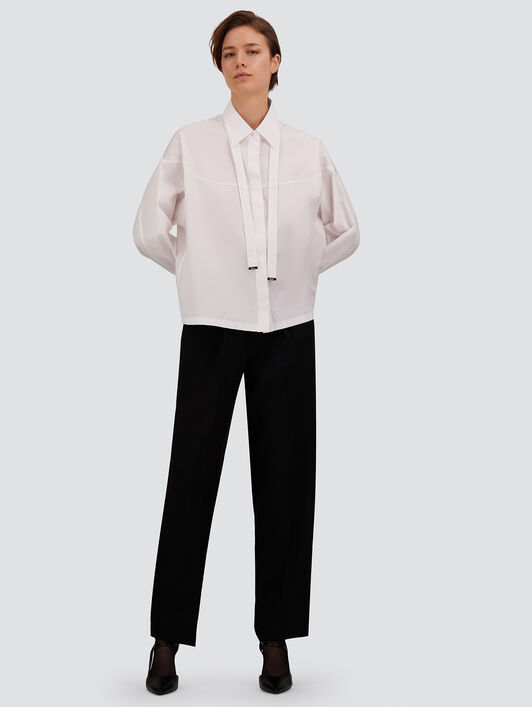 HOSE AUS FLIESSENDEM TWILL