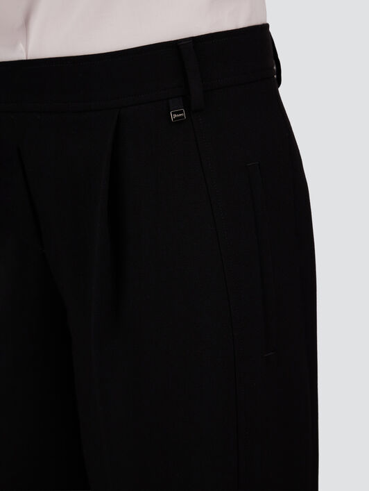 HOSE AUS FLIESSENDEM TWILL