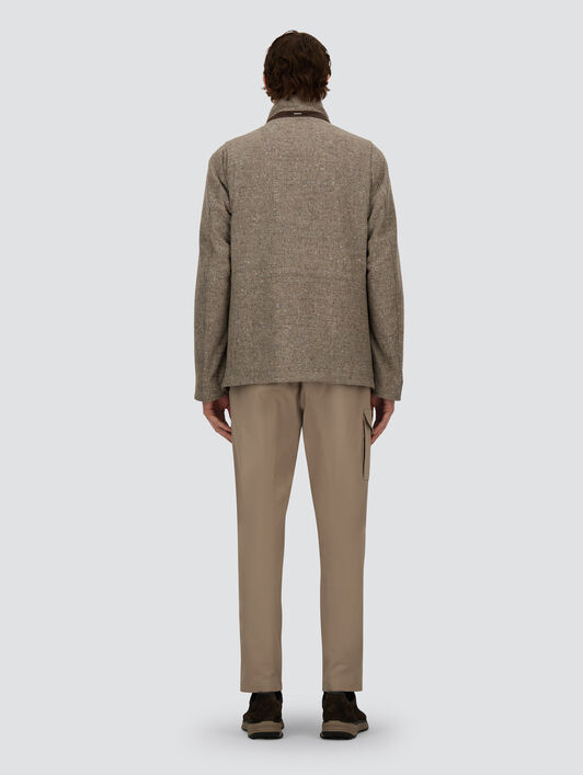 FELDJACKE RESORT AUS BOUCLÉ-GEWEBE AUS WOLLE UND MIKROFASER MIT VELOURSLEDEREFFEKT