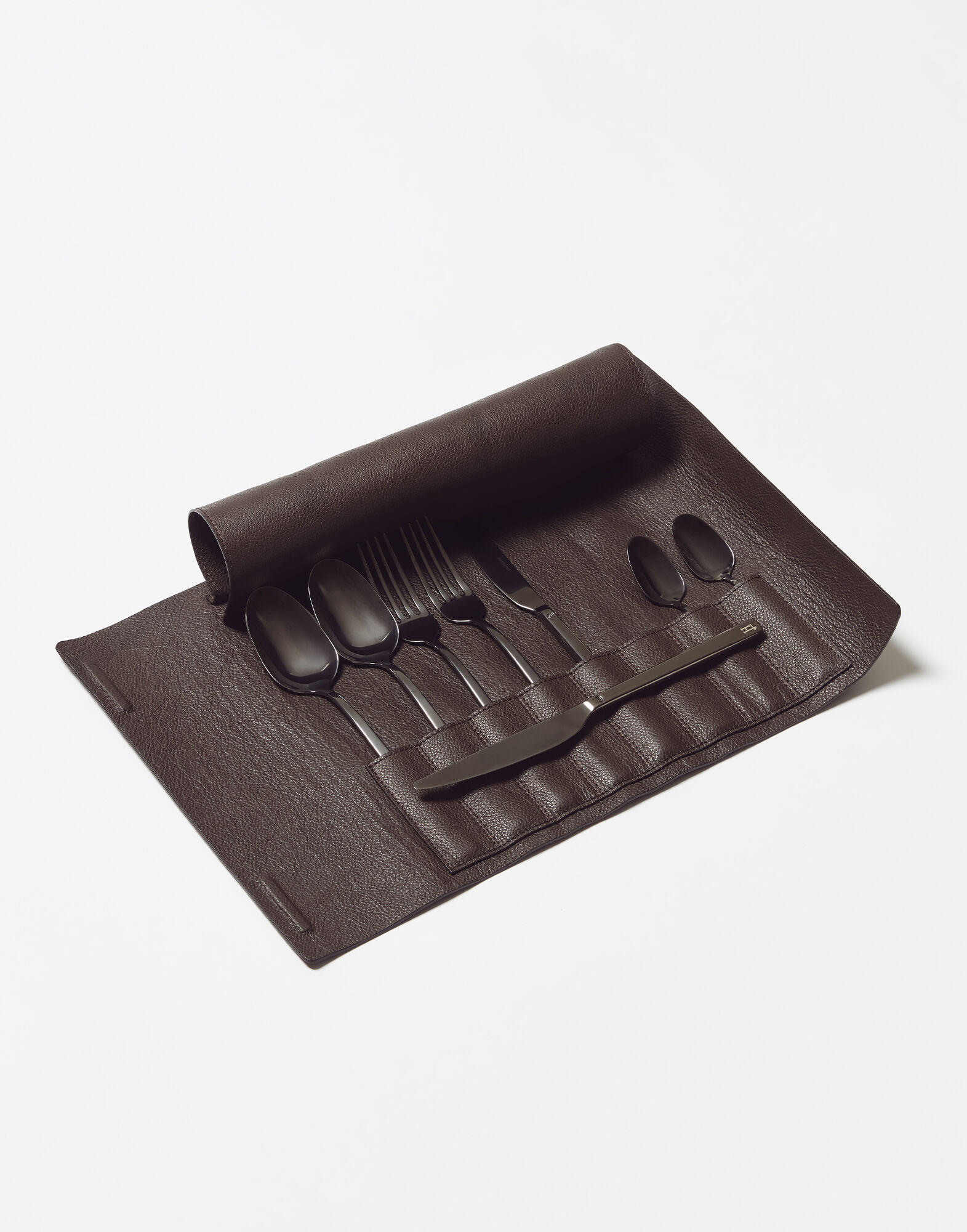 CUTLERY SET WITH LEATHER CASE