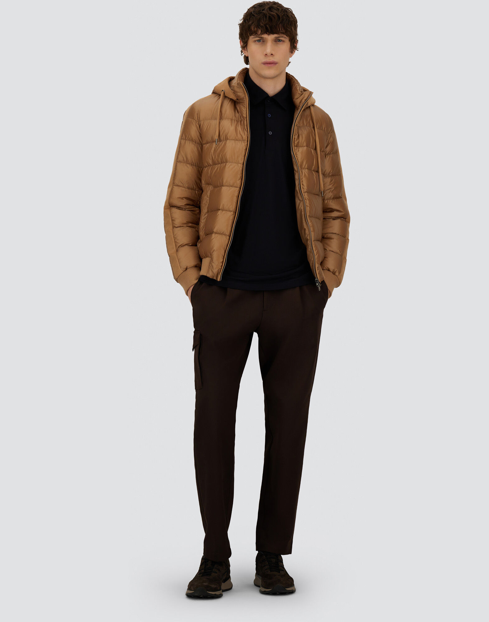 BOMBERJACKE RESORT AUS NYLON ULTRALIGHT UND MIKROFASER MIT VELOURSLEDEREFFEKT
