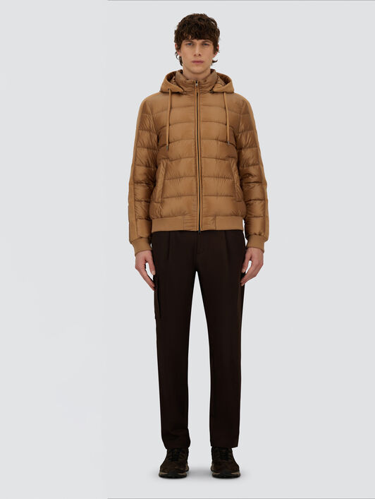 BOMBERJACKE RESORT AUS NYLON ULTRALIGHT UND MIKROFASER MIT VELOURSLEDEREFFEKT